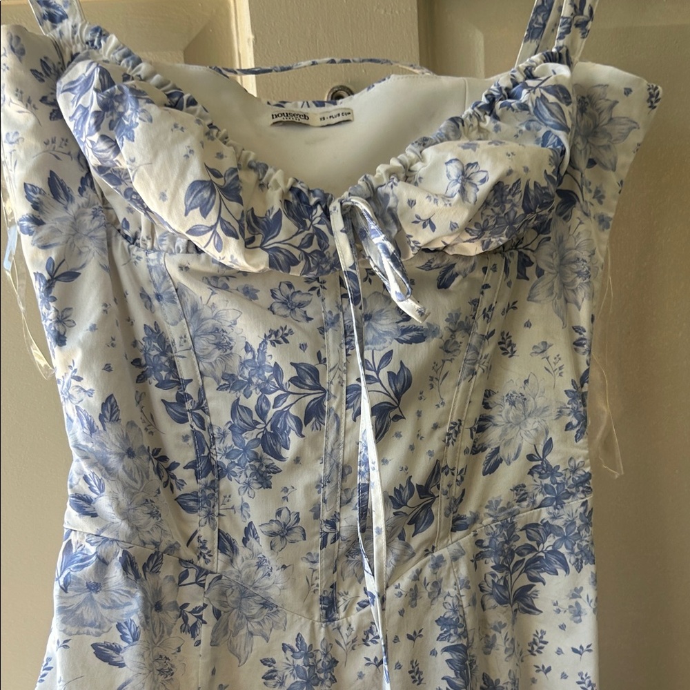 House of CB White and Blue Floral High-Low Dress - Picture 8 of 16